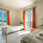 Angela Sea View 4 בית הארחה