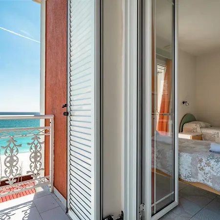 Angela Sea View 4 בית הארחה 3*